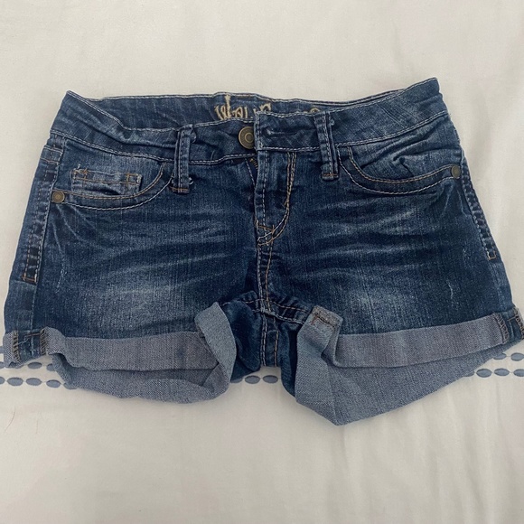 Wallflower | Size 5 | Medium Wash Jean Shorts - Picture 1 of 2